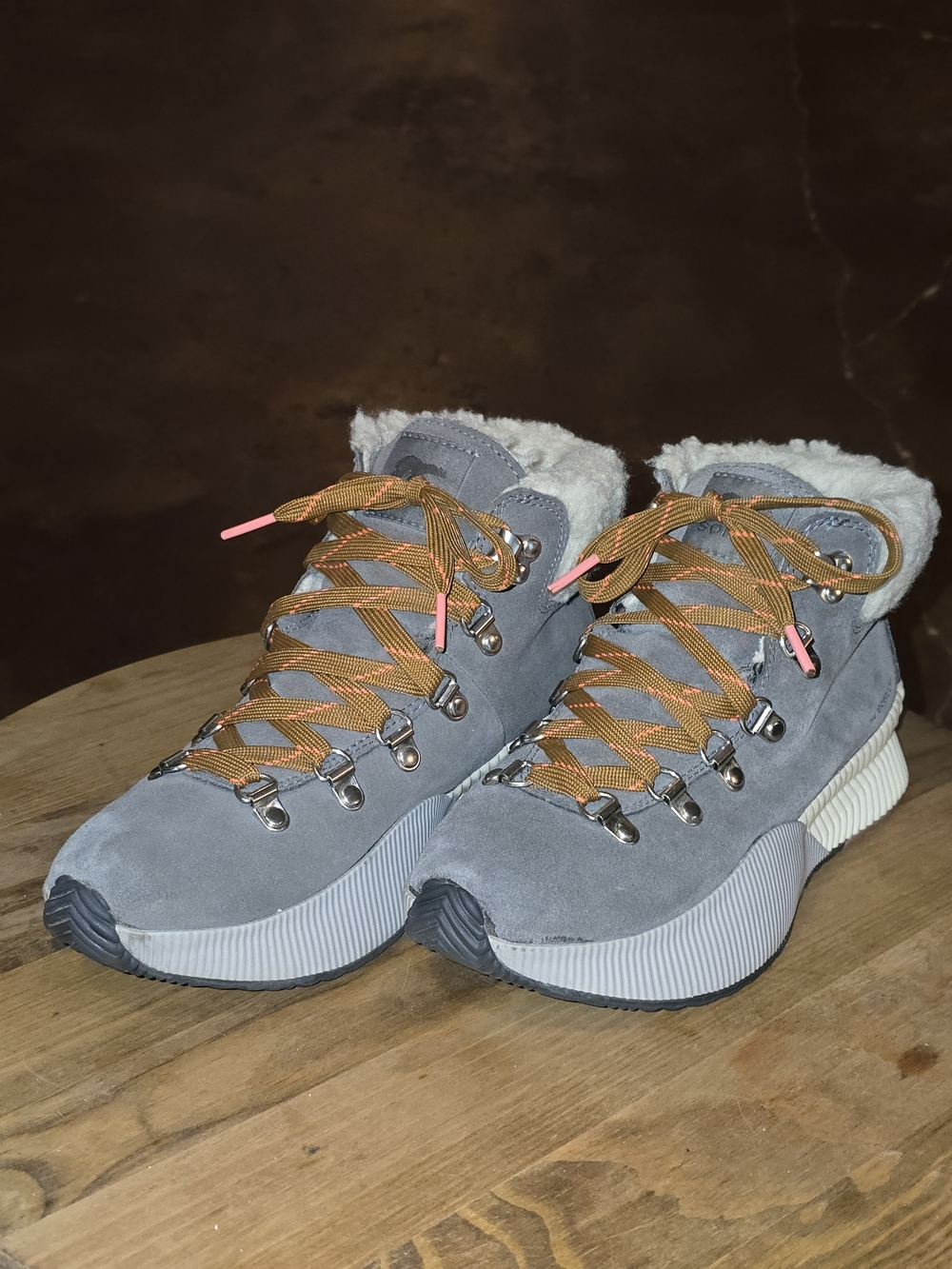 Sorel Out ‘N About III Conquest Gray Waterproof Suede Boots Women’s 7